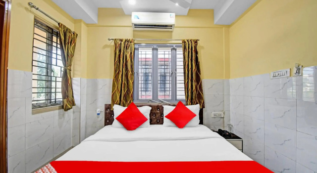 OYO Flagship 80558 Nirwana Gust House Newtown
