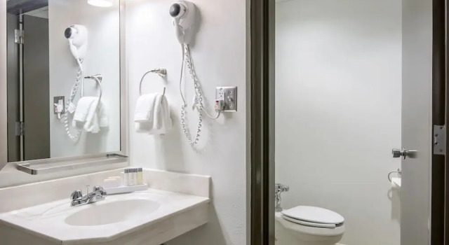 Двухместный номер Standard с балконом и с красивым видом из окна Oasis Hotel and Conv Center, an Ascend Collection Hotel