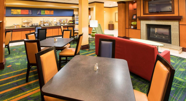 Кровать в общем номере Fairfield Inn & Suites by Marriott Elizabethtown