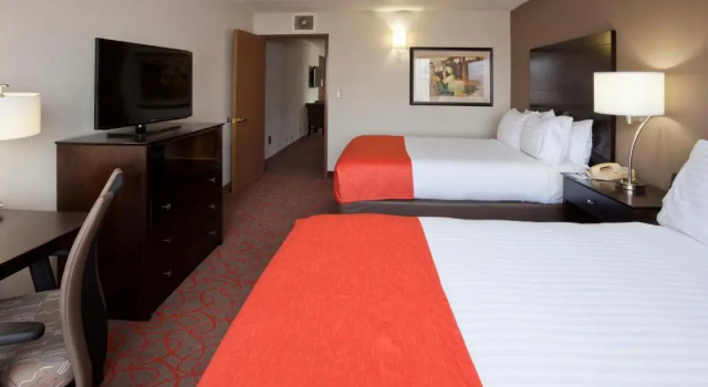 Люкс Holiday Inn Express & Suites Bloomington West by IHG