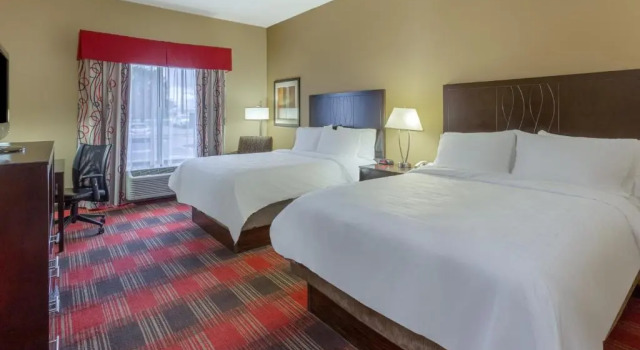 Четырёхместный номер Standard Holiday Inn Express Hotel & Suites Bowling Green by IHG