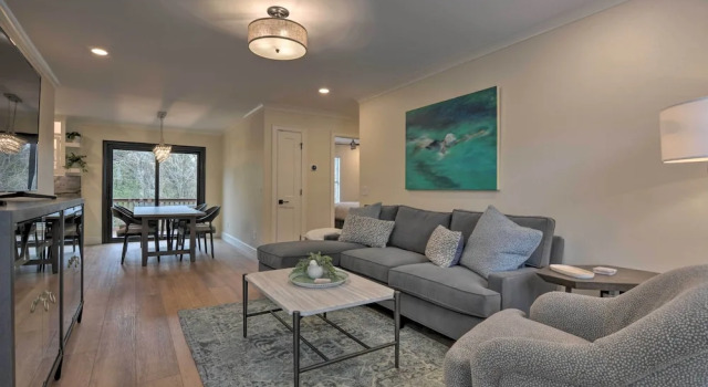 Updated & Modern House < 1 Mi to Dtwn Bentonville!, Забронировать Отель Отели в центре Бентонвилл, в центре