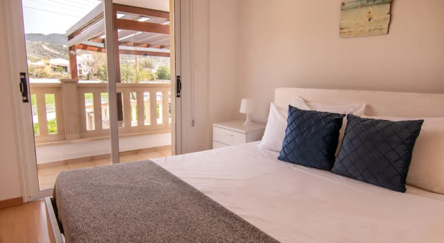 Phaedrus Living Beachfront Villa Mare
