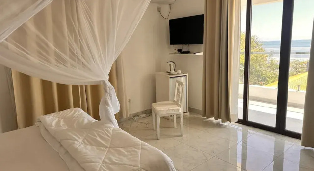 Beach front Hotel rooms, Забронировать Отель Отели Малинди 3 звезды, рядом с Malindi Marine National Park, 3*