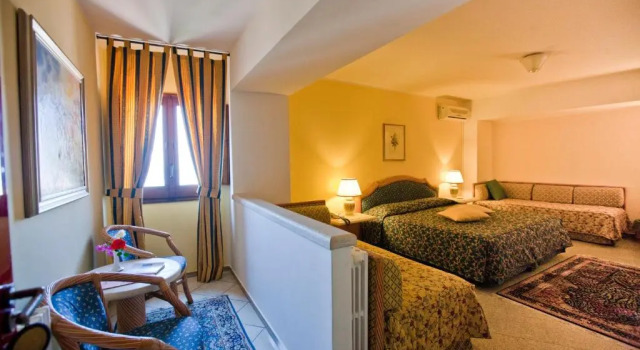 Standard Vierer Zimmer Hotel Elimo