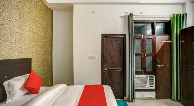 OYO 77336 Happy Stay Inn