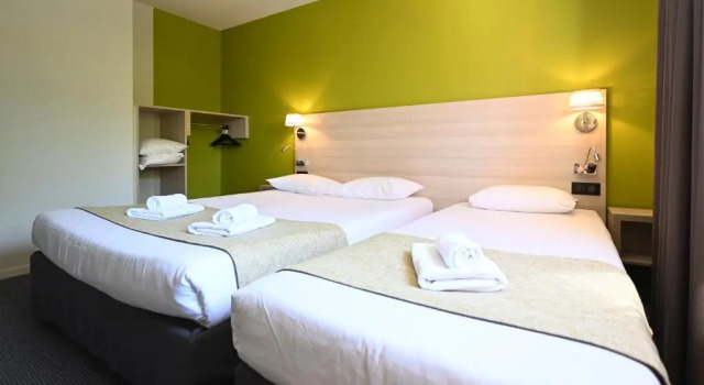 Трёхместный номер Comfort The Originals City, Hôtel Les Bruyères, Dax Nord