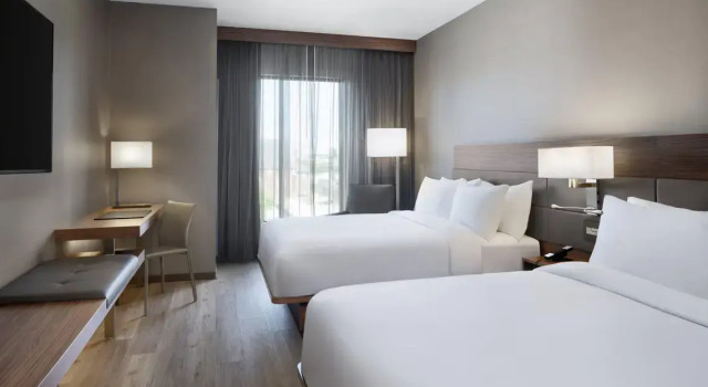 Четырёхместный номер Standard AC Hotel Louisville Downtown