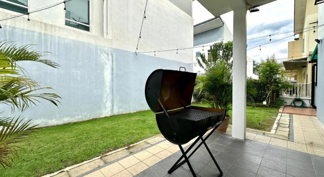 BNB Casa Grande at Rawang - spacious, 15 pax and WiFi, Забронировать Отель «постель и завтрак» Раванг Селангор