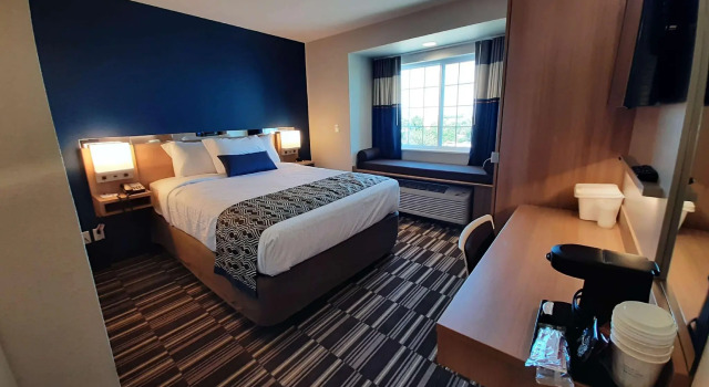 Двухместный номер Microtel Inn & Suites by Wyndham Loveland