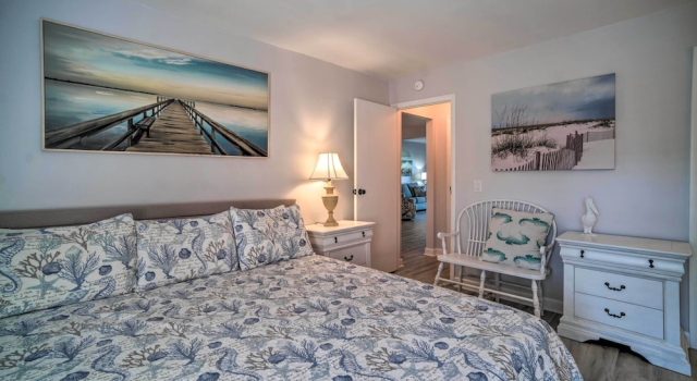 Апартаменты Steps to Pool & Beach: St. Helena Island Escape!