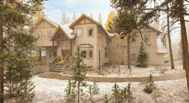River Rock by Avantstay 8 Bedroom Ski Estate w/ Hot Tub & Movie Theatre 10 Min Walk to Mtn, Забронировать Дом для отпуска Брекенридж Горнолыжный курорт Вейл, рядом с 5-кресельный подъемник