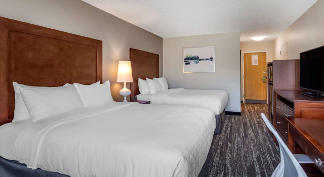 Четырёхместный номер Standard Clarion Inn Sheffield Muscle Shoals