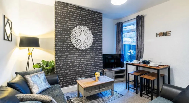 Contractor and Family House & Free Parking & Garden
