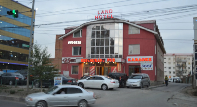 Land Hotel