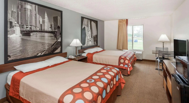 Четырёхместный номер Standard Super 8 by Wyndham Pekin/Peoria Area