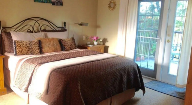 Hide and Seek B&B, Prenota Bed & breakfast Sooke 