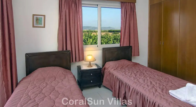 Amazing Pool, Complete Privacy, Amenities and Beach Nearby