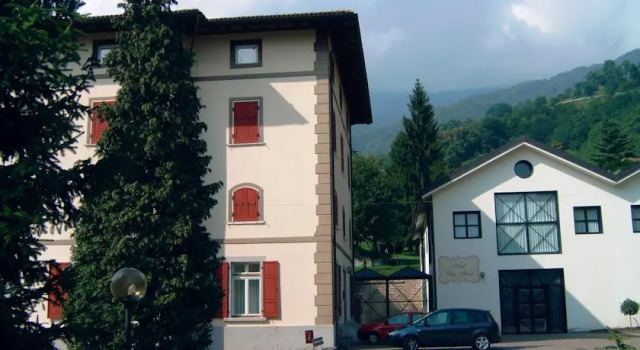 Hotel Villa Flora, Забронировать Отель Ронченьо-Терме Долина Валь-Сугана