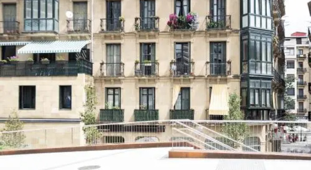 Central Luxury- SSHousing, Rezerwuj Hotel Hotele w Baskonia z parkingiem, Parking