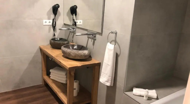 Четырёхместный номер Standard с видом на сад Hotel Radha