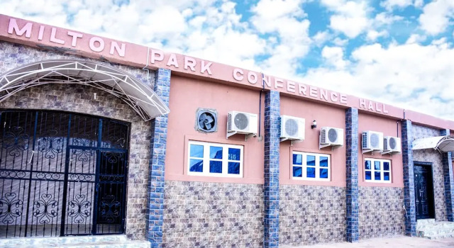 Milton Park Hotel & Resort, Prenota Resort Hotel a Kano con colazione, Colazione