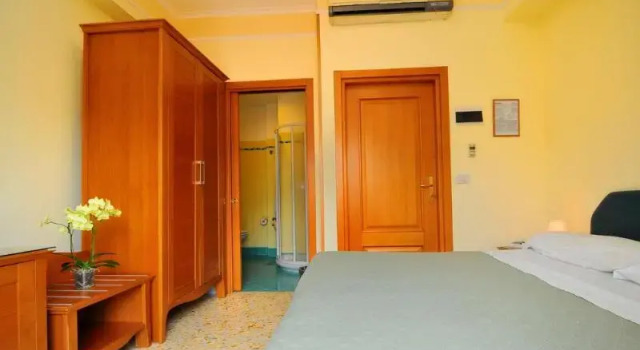Двухместный номер Standard с балконом Hotel Tourist