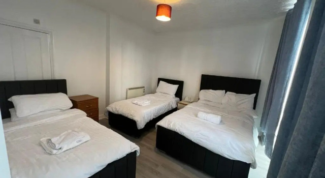 Апартаменты Spacious One Bedroom Flat with River View, 1E