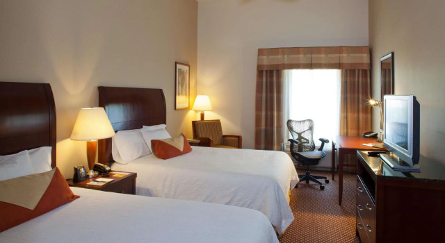Четырёхместный номер Standard Hilton Garden Inn Riverhead