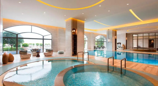 Номер Standard с балконом Hilton Yuxi Fuxian Lake