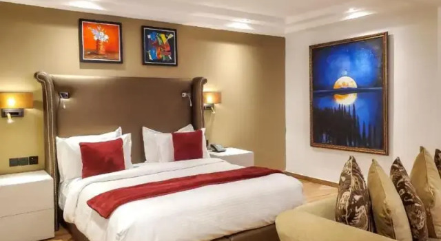 Номер Classic Victoria Crown Plaza Hotel