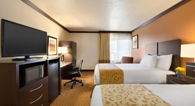Четырёхместный номер Standard Park Inn by Radisson, Salt Lake City-Midvale