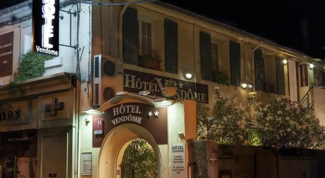 Hôtel Vendôme, Забронировать Отель Отели Экс-ан-Прованса с парковкой, рядом с Статуя Поля Сезанна, Парковка