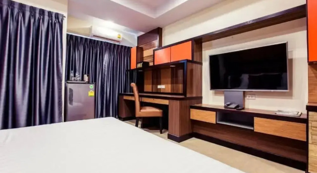 Двухместный номер Deluxe с балконом Grand Parazo Hotel Suvarnbhumi Airport