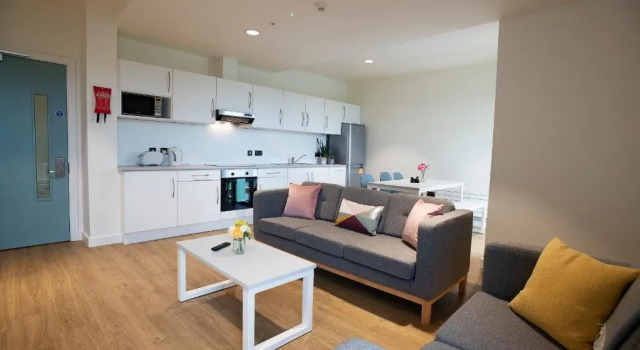 Кровать в общем номере с 6 комнатами University of Galway Rooms