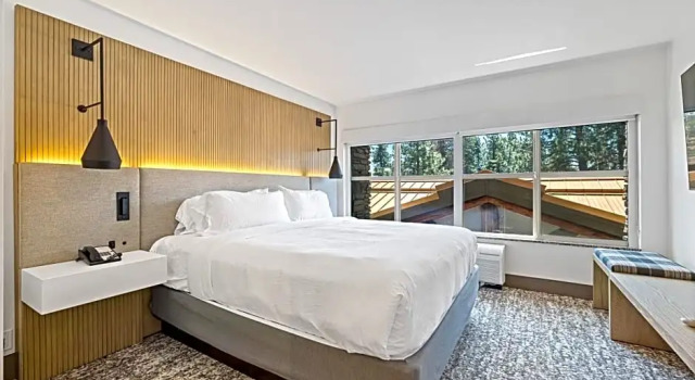 Номер Deluxe The Evergreen Hotel