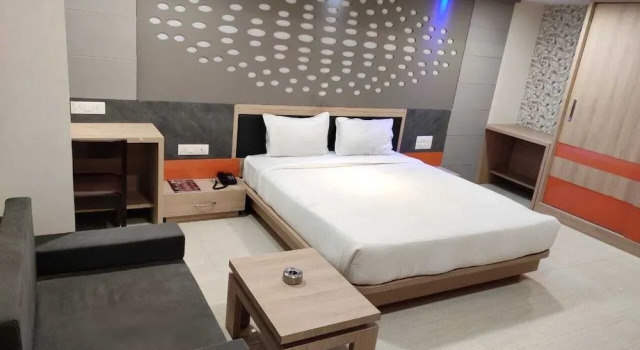 Hotel The Grand Takshak