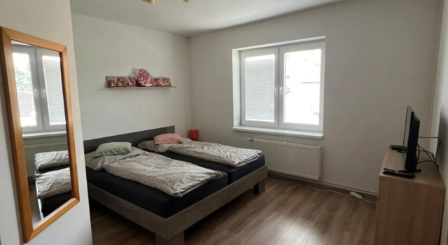 Priestranný dom v tichej časti mesta Levice., Buchen Sie Hotel Levice 