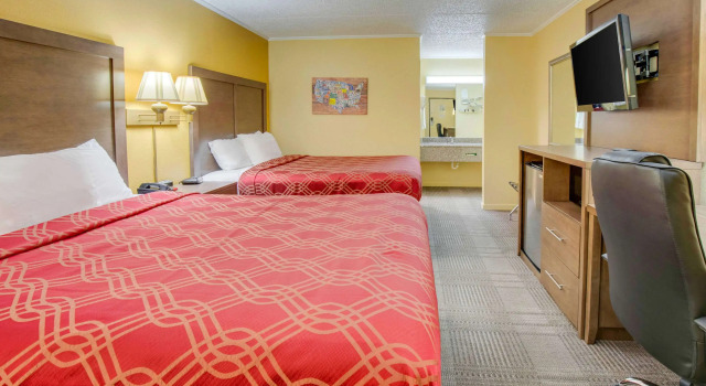 Четырёхместный номер Standard Econo Lodge Lenoir City - Knoxville Area