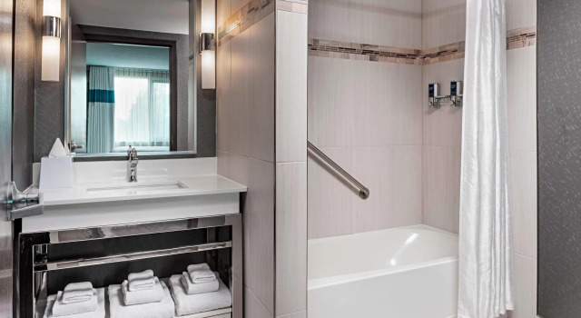 Четырёхместный люкс Four Points by Sheraton London