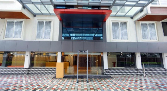 The Altruist Whitefield Hotel, Забронировать Отель Отели штата Карнатаки с бассейном, Бассейн
