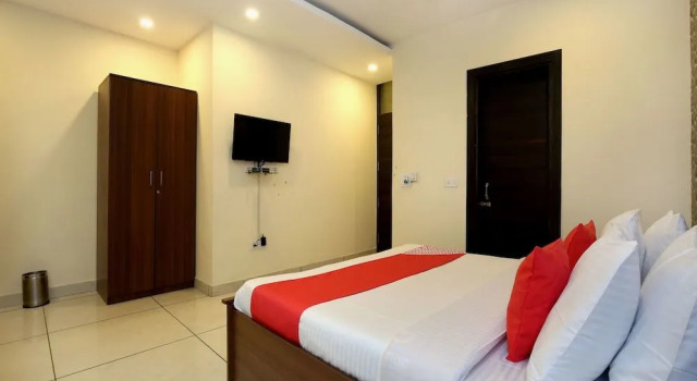 OYO 9951 Hotel Satkar Avenue, Varaa Hotelli Zirakpur Haryana