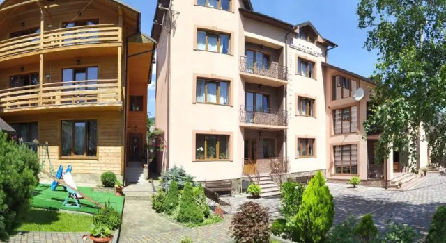 Guest House Shafran, Prenota Affittacamere Hotel a Ivano-Frankovsk con parcheggio, Parcheggio