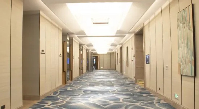 Four Points by Sheraton Wuhan Jiangxia, Book Hotel Hotels in Jiangxia with Parking, Parking