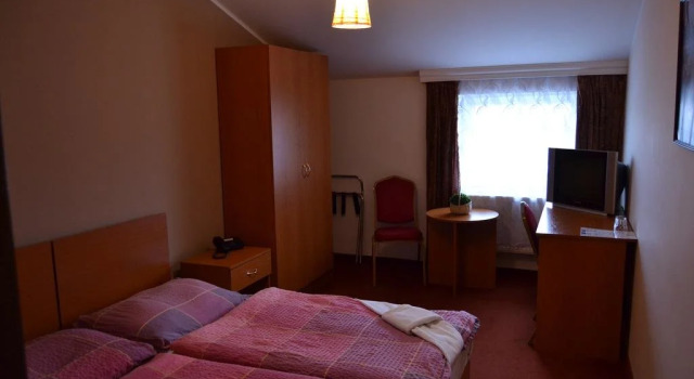 Hotel Černý Orel Žatec, Забронировать Отель Недорогие отели Czech central mountains, недорого