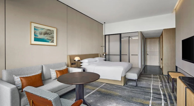 Camera doppia Deluxe con vista sul lago Sheraton Chengdu Pidu