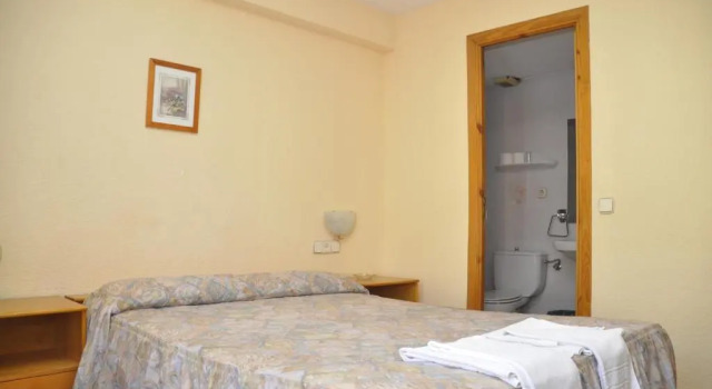 Hotel Tres Arcos, Забронировать Отель Сан-Лоренсо-де-Эль-Эскориаль Sierra de Guadarrama, рядом с Дом принца