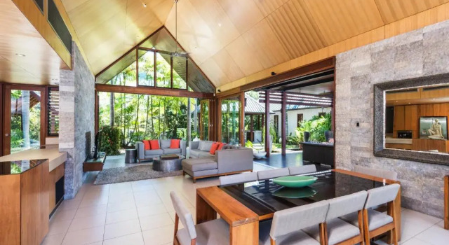 Вилла Deluxe с 4 комнатами Niramaya Villas and Spa