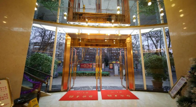 Kunming Jiong/Homes Garden Hotel, Rezerwuj Hotel Hotele w Kunming z parkingiem, Parking