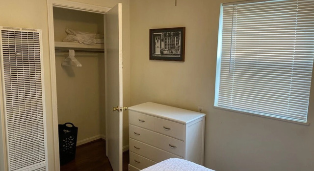 Cozy, Roomy 1 Bedroom Home in Cincinnati, Book Hotel Cincinnati 